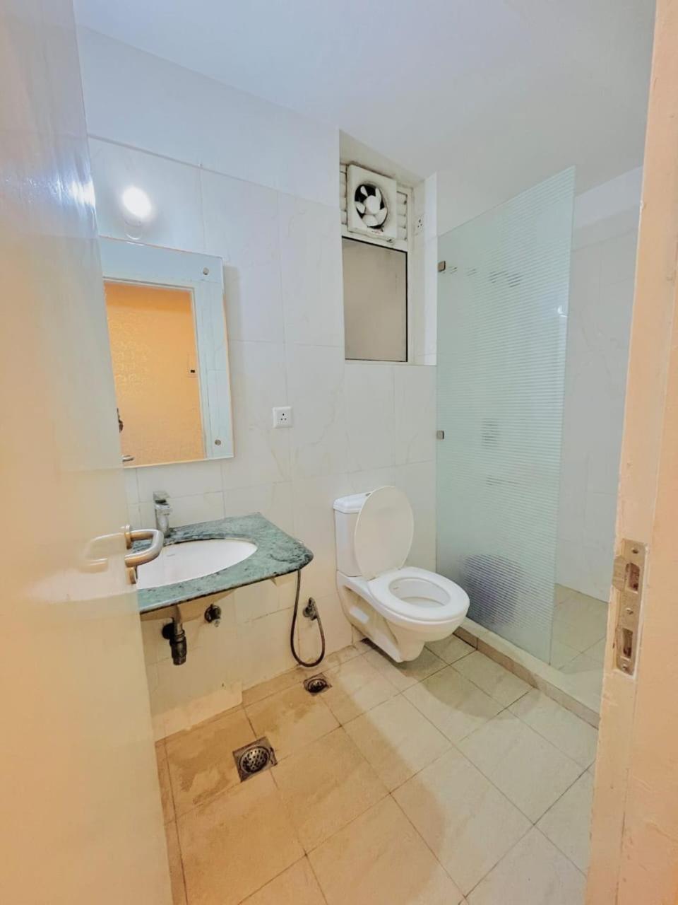 Dolphin Inn & Suites Manhattan Lucknow Bagian luar foto