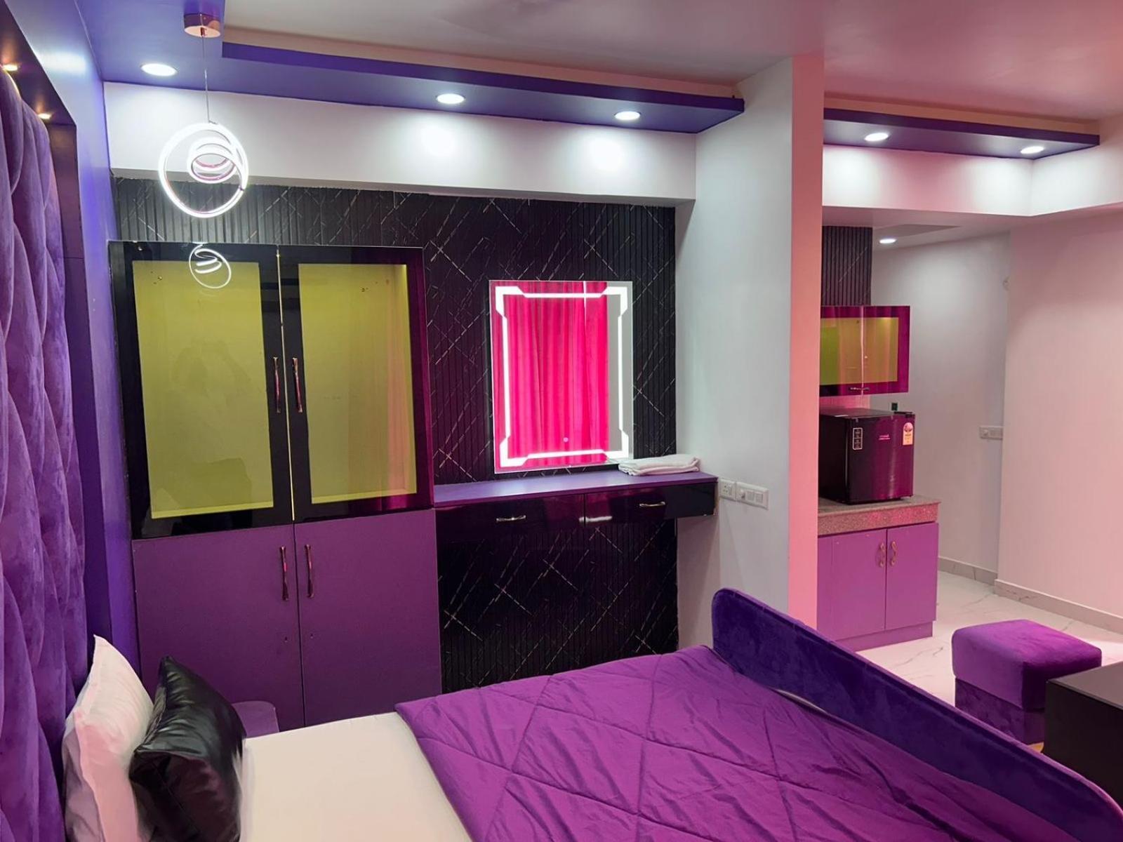 Dolphin Inn & Suites Manhattan Lucknow Bagian luar foto