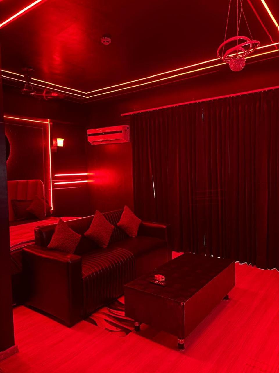 Dolphin Inn & Suites Manhattan Lucknow Bagian luar foto