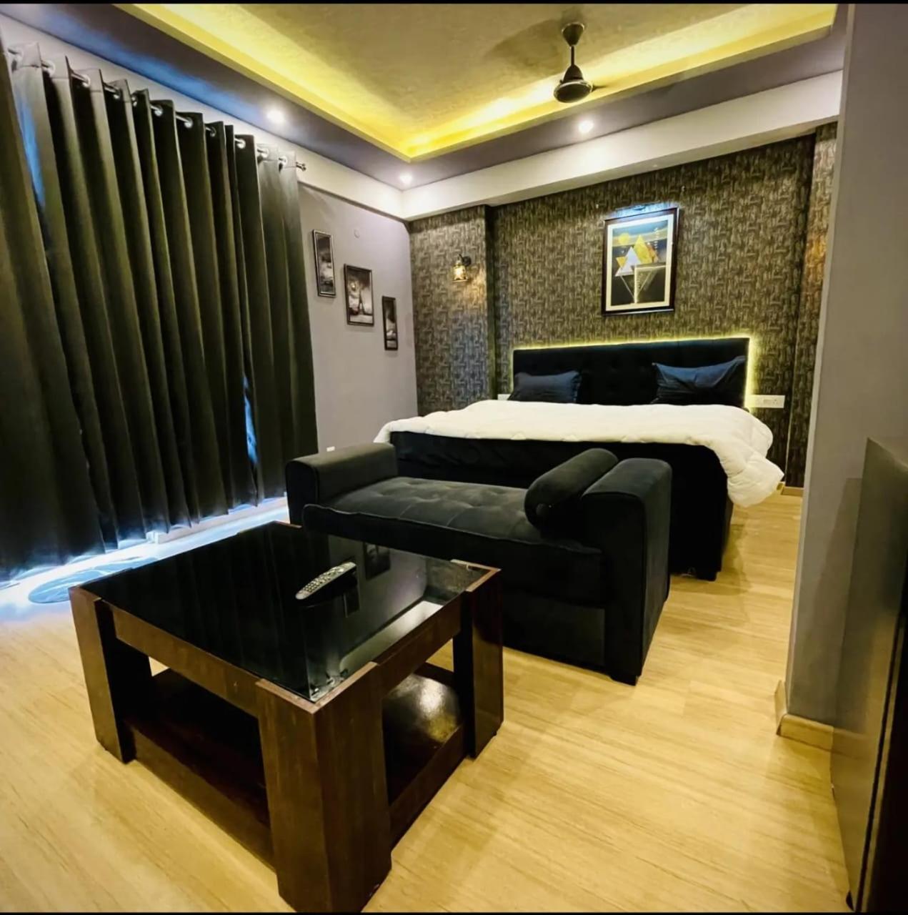 Dolphin Inn & Suites Manhattan Lucknow Bagian luar foto