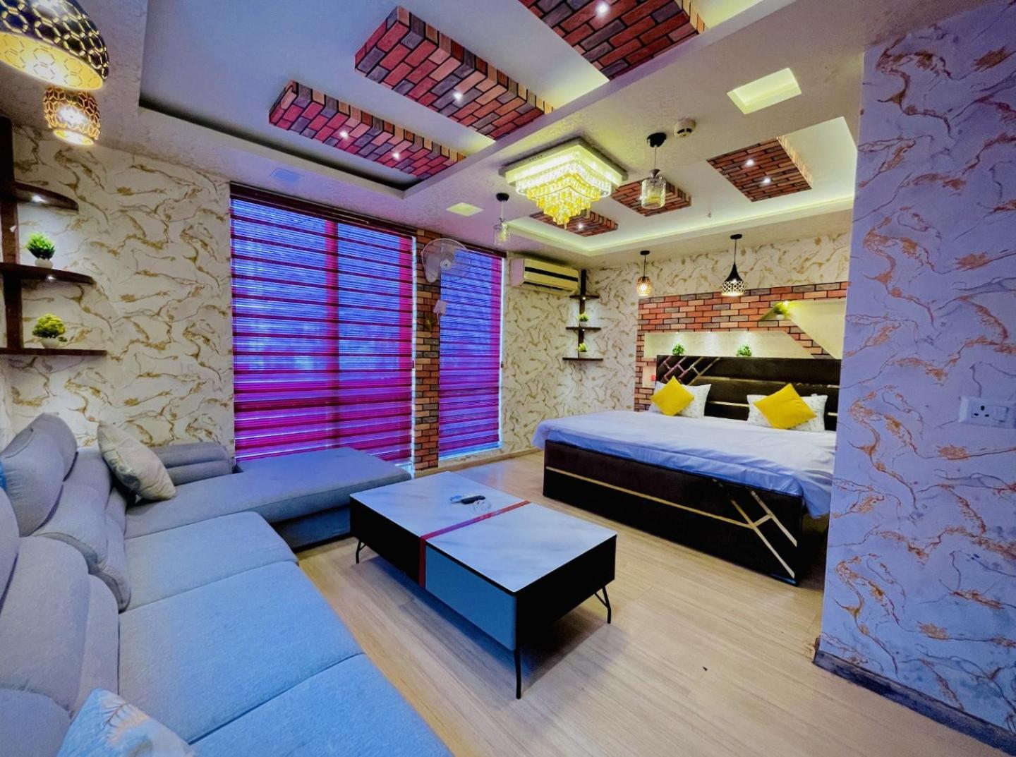 Dolphin Inn & Suites Manhattan Lucknow Bagian luar foto