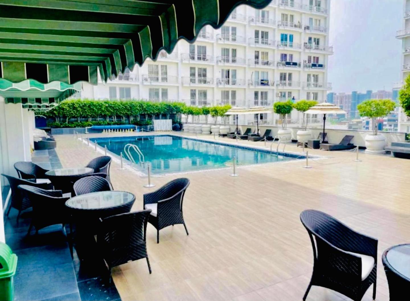 Dolphin Inn & Suites Manhattan Lucknow Bagian luar foto