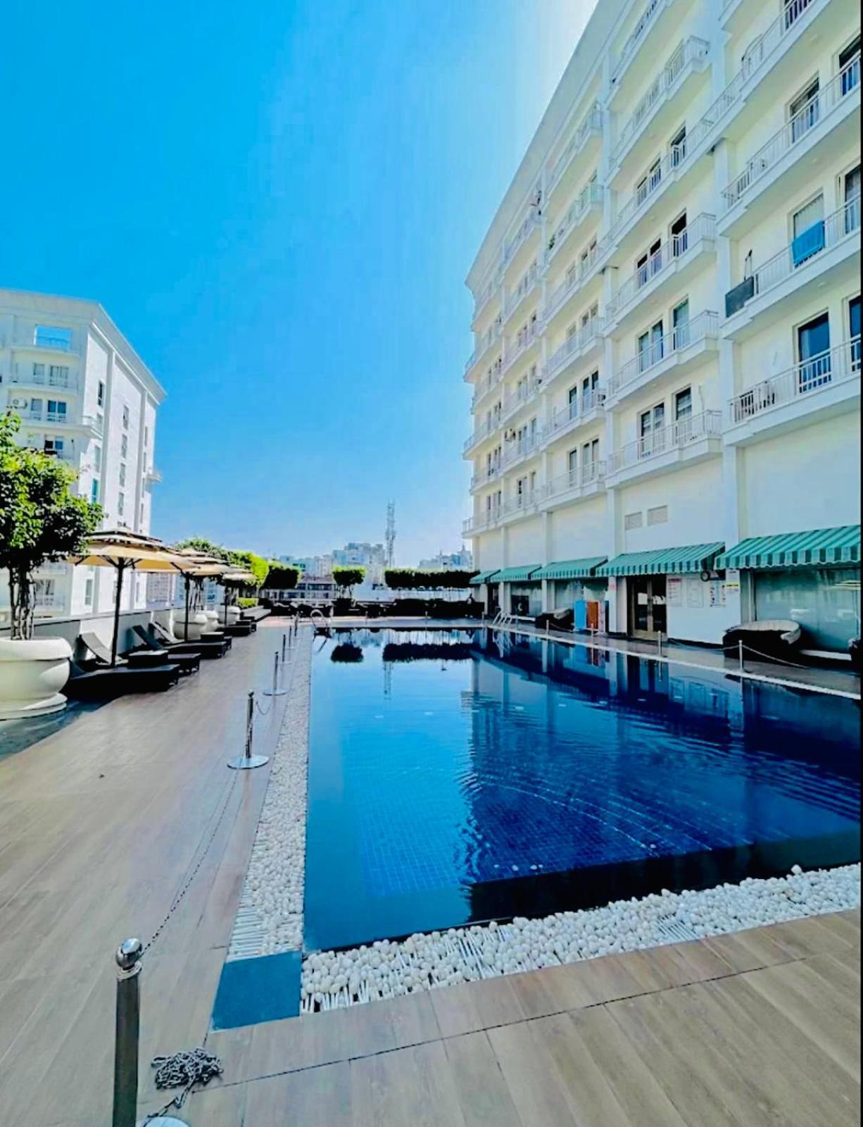 Dolphin Inn & Suites Manhattan Lucknow Bagian luar foto